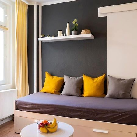 2 Bedroom In Great Location In Kreuzberg Berlin Exterior photo