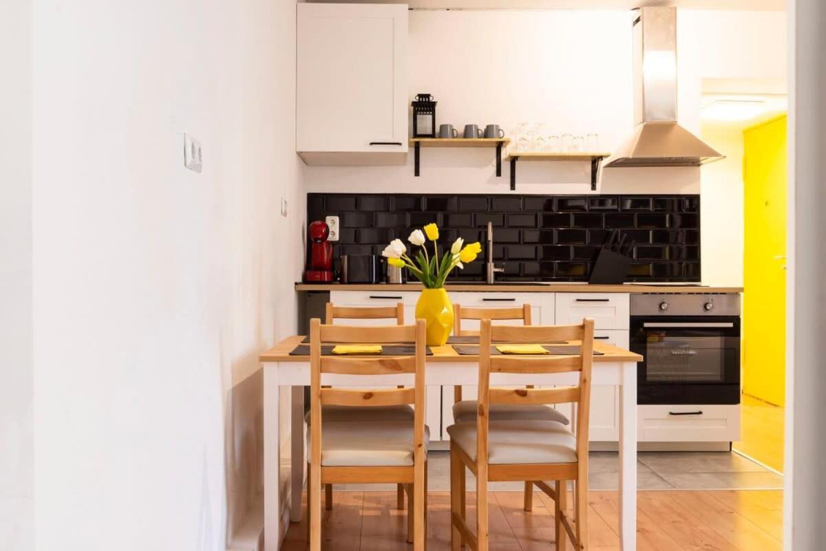2 Bedroom In Great Location In Kreuzberg Berlin Exterior photo