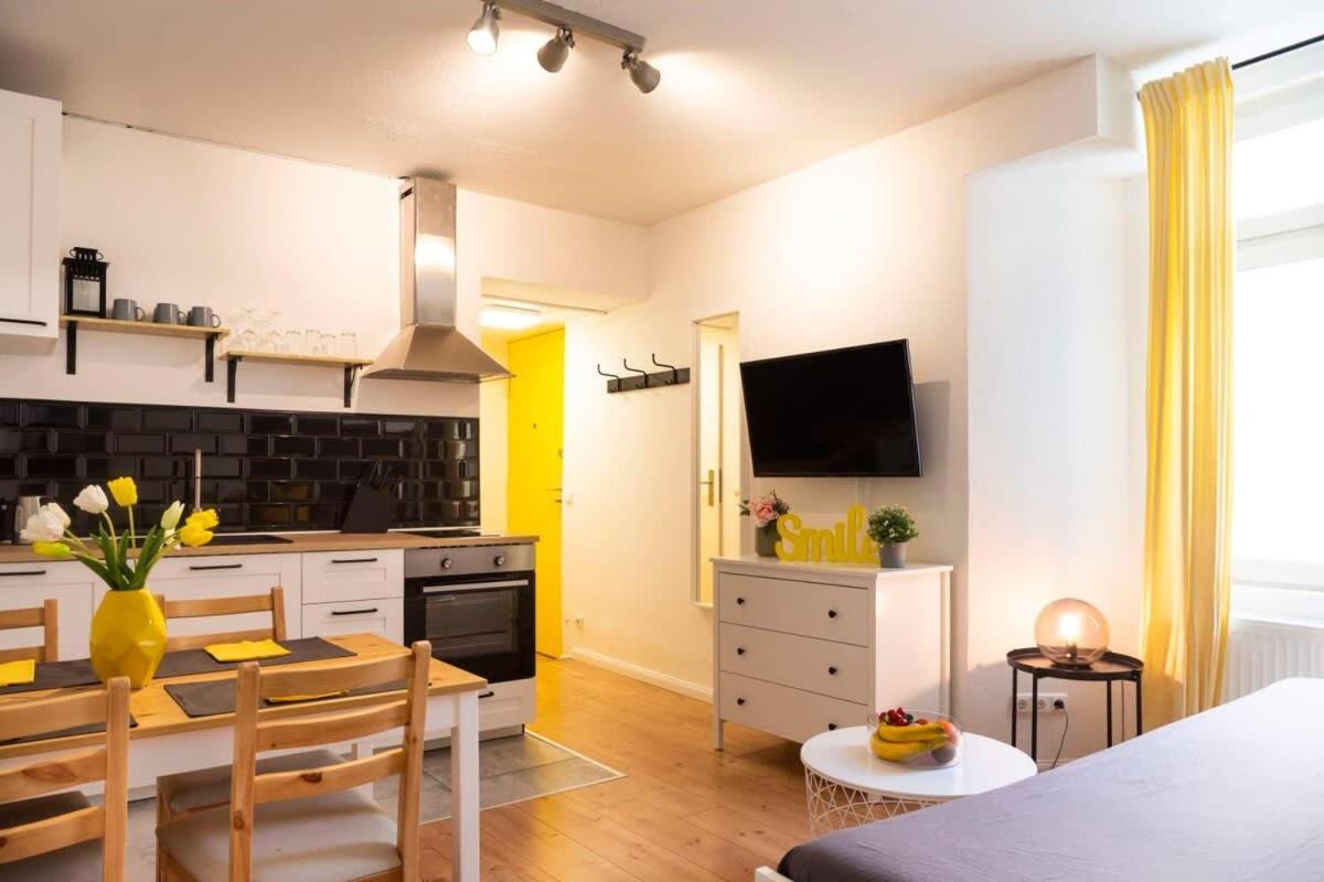 2 Bedroom In Great Location In Kreuzberg Berlin Exterior photo