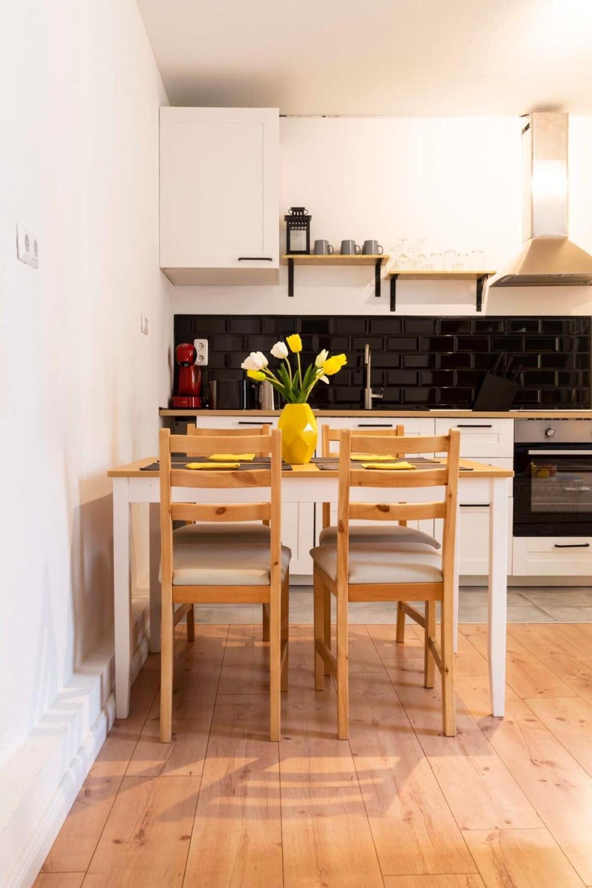 2 Bedroom In Great Location In Kreuzberg Berlin Exterior photo