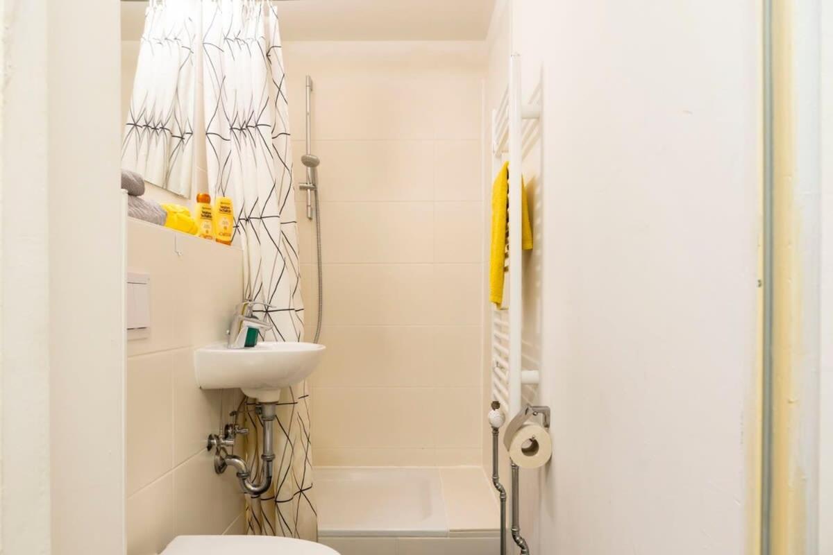 2 Bedroom In Great Location In Kreuzberg Berlin Exterior photo