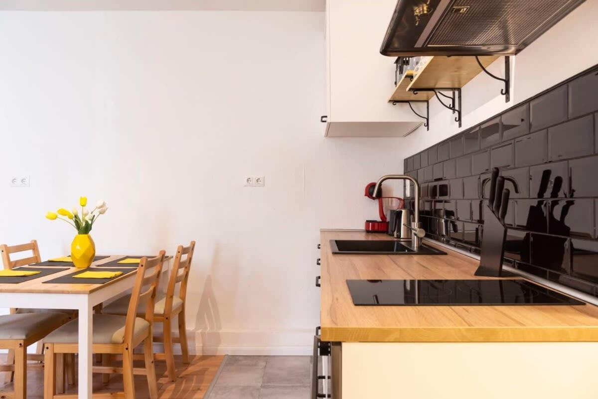2 Bedroom In Great Location In Kreuzberg Berlin Exterior photo